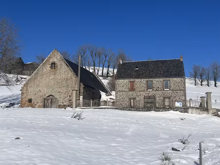 entre besse et super-besse jolie maison 100m2 avec grange et