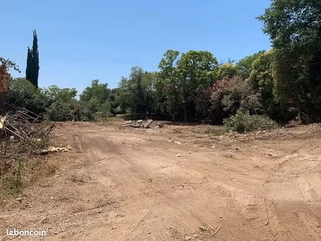 terrain viabilisé de 424 m2 à mus
