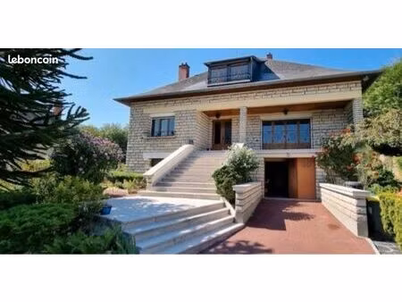 maison 7 pièces  environ 200m2 à balagny-sur-thérain