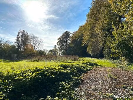 terrain constructible de 2703 m²