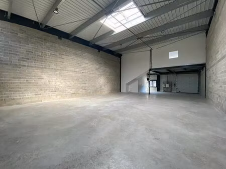 location local d'activités les mureaux 3 266 m²