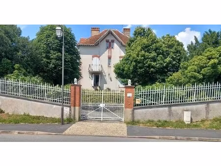 vente maison 11 pièces 220 m² éguzon-chantôme (36270)