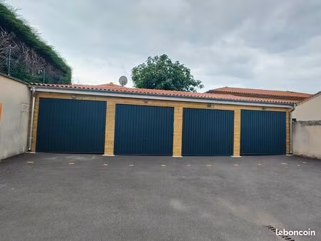 location garage moto / garde meuble