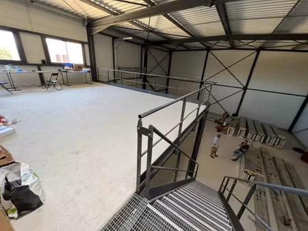 vente local industriel signes (83870)