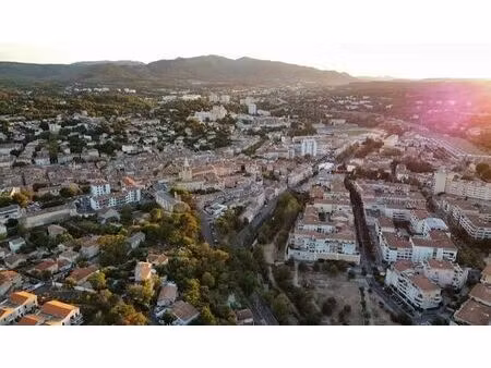 vente commerce 230 m² aubagne (13400)