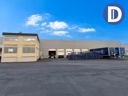 a metz  zone 2 fontaines  local d'activites a louer de 1 555 m² avec 7 quais et 2 portes c