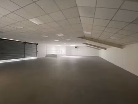 exclu - locaux commerciaux 260 m² - grand parking