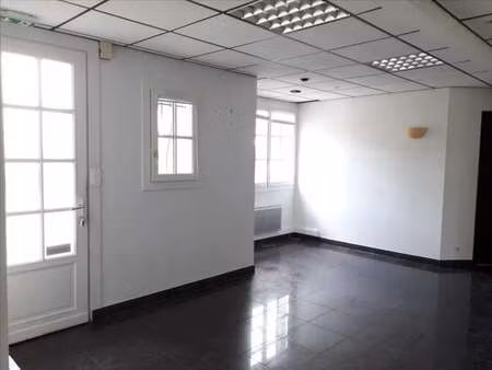 location bureaux et commerces à clisson (44190) : à louer / 90m² clisson