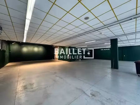 emplacement n°1  loue un local commercial de 480 m2