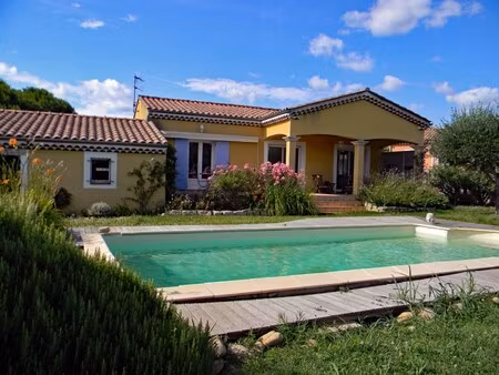 villa plain-pied à vendre montélimar  terrain de 833 m²  piscine  2 garages