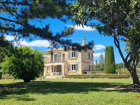 jolie maison cossue entre ville et campagne