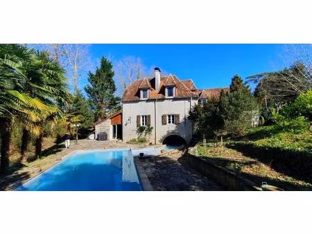 ancien moulin du 19e avec parc arboré et piscine