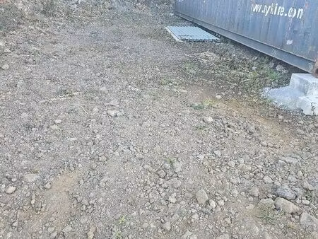 dépôt stockage pour toutes activité clôturé 17km.possibilité metre container.12metre