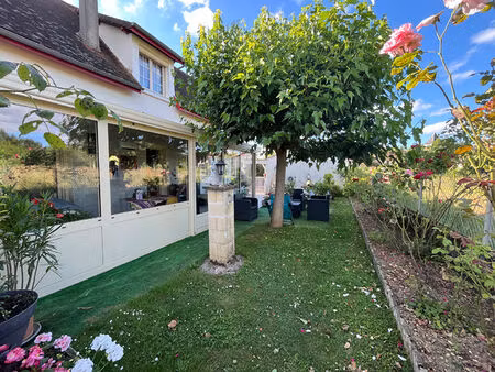 a vendre maison avec très joli jardin et en bon état d'entretien 24640