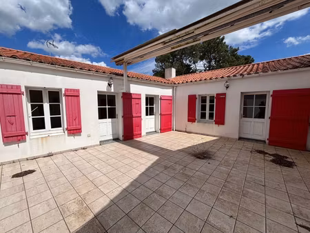 local commercial au coeur de la faute sur mer