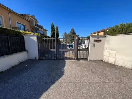 location emplacement de parking craponne