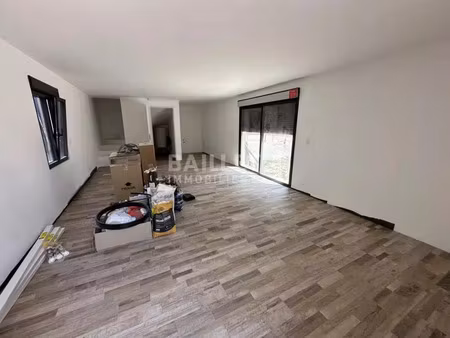 loue à montauroux  84 m2 de bureaux avec terrain