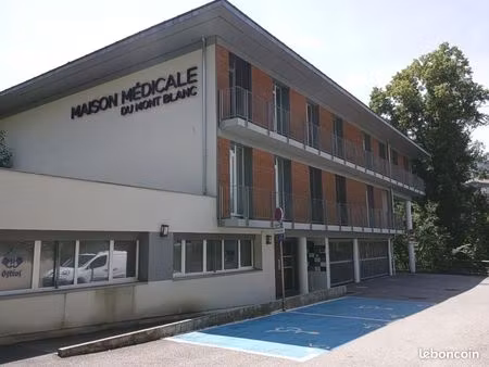 local santé 191 m²