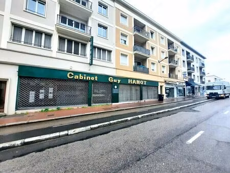 location commerce rouen 36 m²