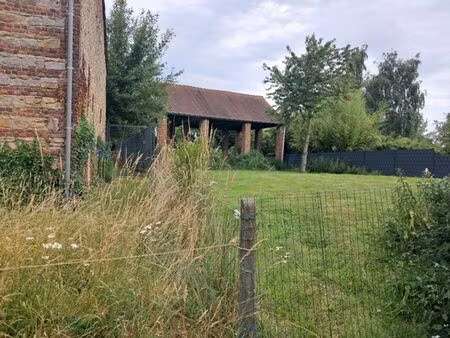 beau petit terrain à isières