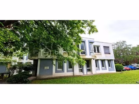 bureau de 763 m² à saint-egreve