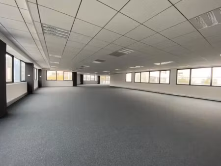 bureaux de standing au pied du rer