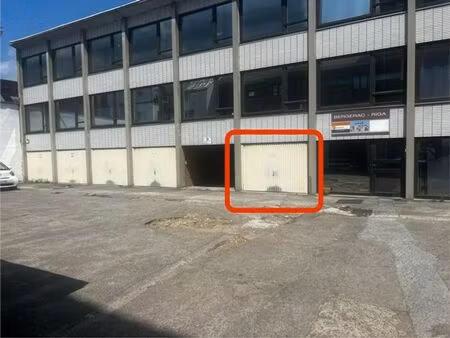 garage fermé dans le centre de wavre à vendre