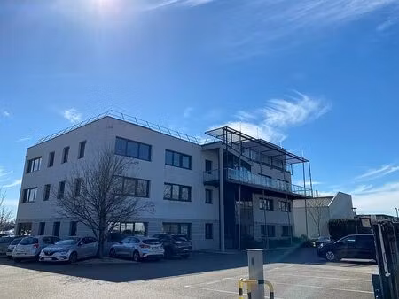 vente bureau decines charpieu 2 763 m²