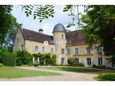 ravissant château des 15e/18e siècles et sa propriété de 64 ha en périgord
