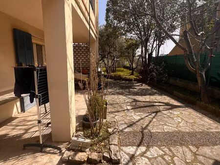 saint maximin  193 m2 sur 892 m2 de terrain idéal commerces