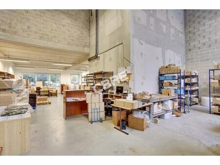 location local d'activités emerainville 755 m²