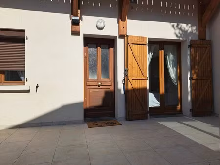nouveau prix – à découvrir sans tarder : charmant appartement entièrement rénové à brides-