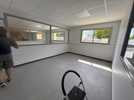 location bureau 91 m² à la riche (37520)
