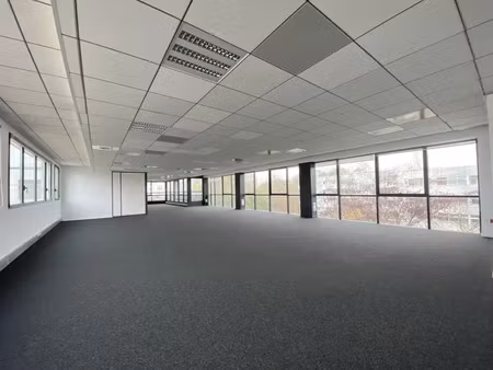 bureaux de standing au pied du rer