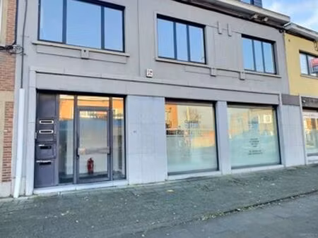 immeuble mixte(cabinet+2apparts)-3garages-rachat clients