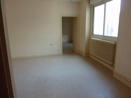 location appartement 5 pièces 91 m² à montmorillon (86500)