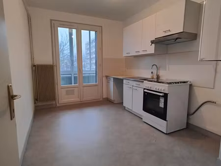 location appartement 4 pièces 81m2 saint-égrève 38120 - 870 € - surface privée