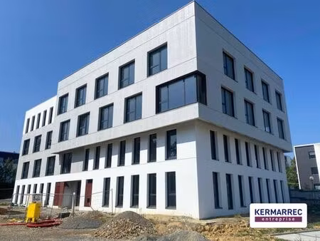 bureau prestigieux de 1556 m2 en vente - chartres-de-bretagne  france