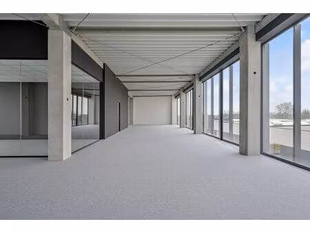 329 m² nieuwbouw kantoren met 90 m² terras