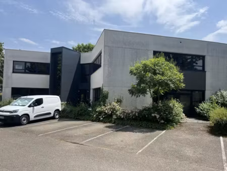 a louer : bureaux de 250 m² standing