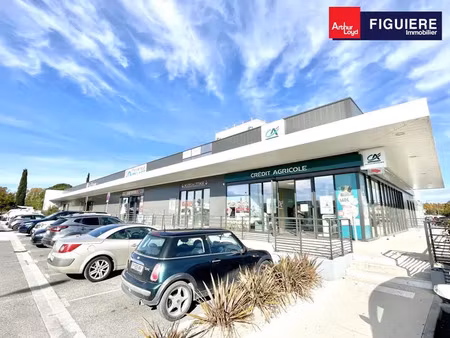 bureaux neufs sur l'axe principal à pertuis