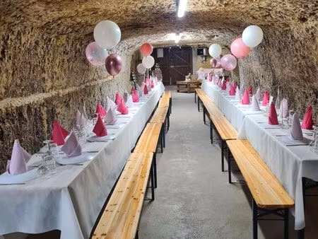 cave festive à louer