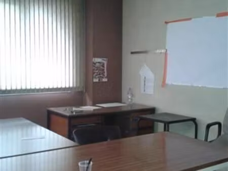 location commerce 1330 m² à calais (62100)