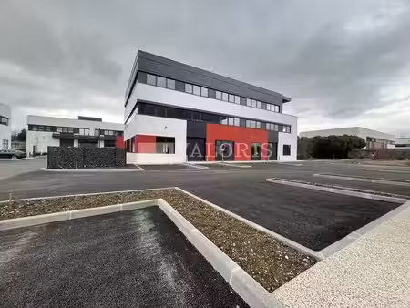 location commerce 2029 m² à dardilly (69570)