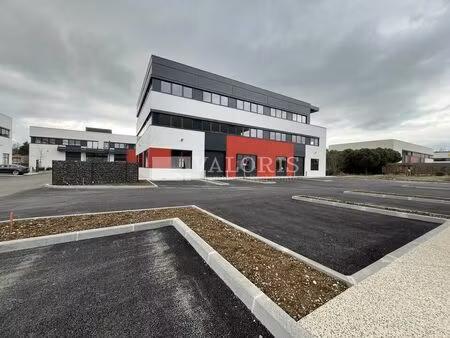 location commerce 5329 m² à dardilly (69570)