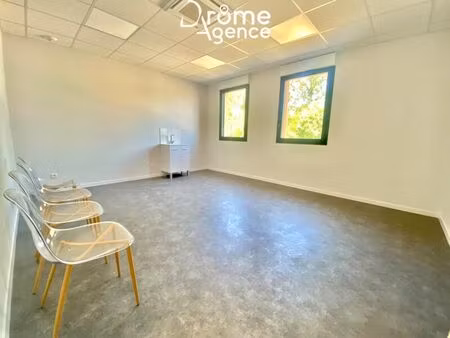 location commerce 24 m² à hauterives (26390)