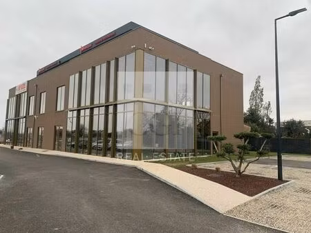 location commerce 220 m² à meyzieu (69330)