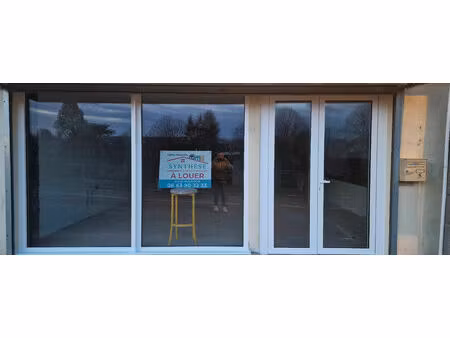 location commerce 92 m² à saintes (17100)