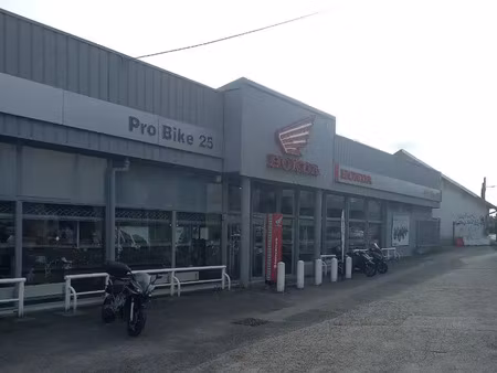 a vendre - batiment a usage mixte