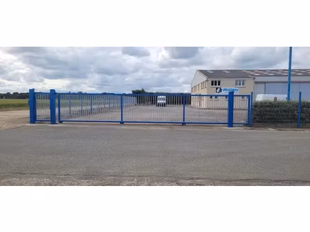 conches-en-ouche - local d'activités de 3300 m2 env. à vendr